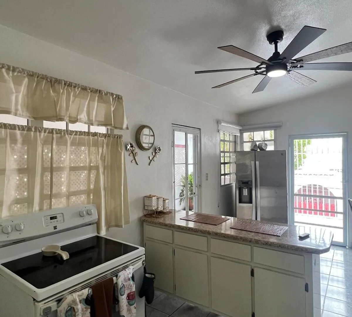 Beachside Hammock Haven - 3Br Centrally Located サンジョアン アパート